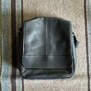 Kenneth Cole Genuine Leather Crossbody, Black, Good Condition.